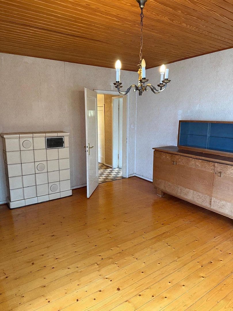 Prodej domu 120 m², pozemek 615 m², Klosterstraße 12, Mengerskirchen, Hessen Prodej domu 120 m², pozemek 615 m², Klosterstraße 12, Mengerskirchen, Hessen