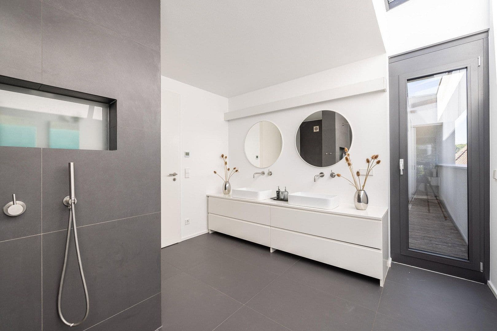 Prodej domu 680 m², pozemek 905 m², Brüder-Grimm-Straße 5, Oberursel (Taunus), Hessen Prodej domu 680 m², pozemek 905 m², Brüder-Grimm-Straße 5, Oberursel (Taunus), Hessen