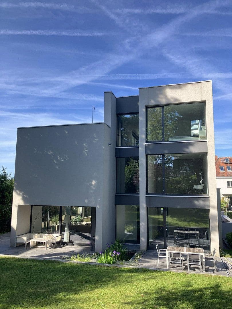 Prodej domu 680 m², pozemek 905 m², Brüder-Grimm-Straße 5, Oberursel (Taunus), Hessen Prodej domu 680 m², pozemek 905 m², Brüder-Grimm-Straße 5, Oberursel (Taunus), Hessen
