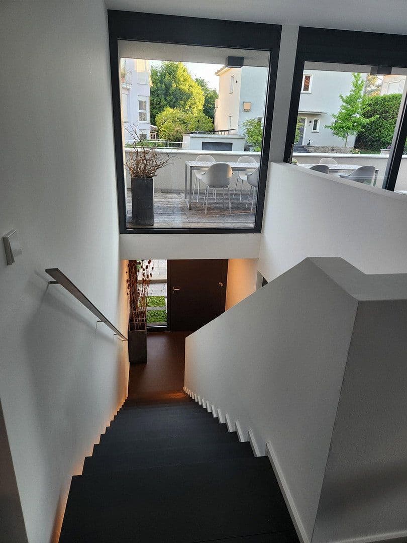 Prodej domu 680 m², pozemek 905 m², Brüder-Grimm-Straße 5, Oberursel (Taunus), Hessen Prodej domu 680 m², pozemek 905 m², Brüder-Grimm-Straße 5, Oberursel (Taunus), Hessen