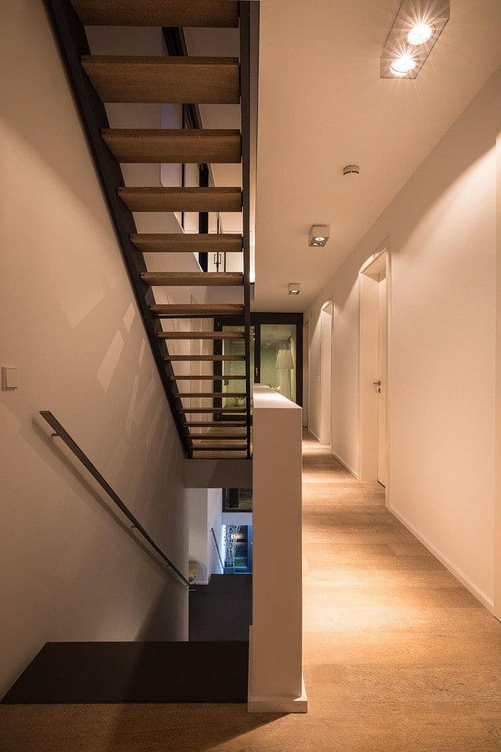 Prodej domu 680 m², pozemek 905 m², Brüder-Grimm-Straße 5, Oberursel (Taunus), Hessen Prodej domu 680 m², pozemek 905 m², Brüder-Grimm-Straße 5, Oberursel (Taunus), Hessen