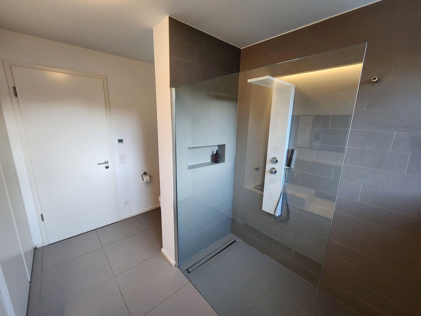 Prodej domu 680 m², pozemek 905 m², Brüder-Grimm-Straße 5, Oberursel (Taunus), Hessen Prodej domu 680 m², pozemek 905 m², Brüder-Grimm-Straße 5, Oberursel (Taunus), Hessen