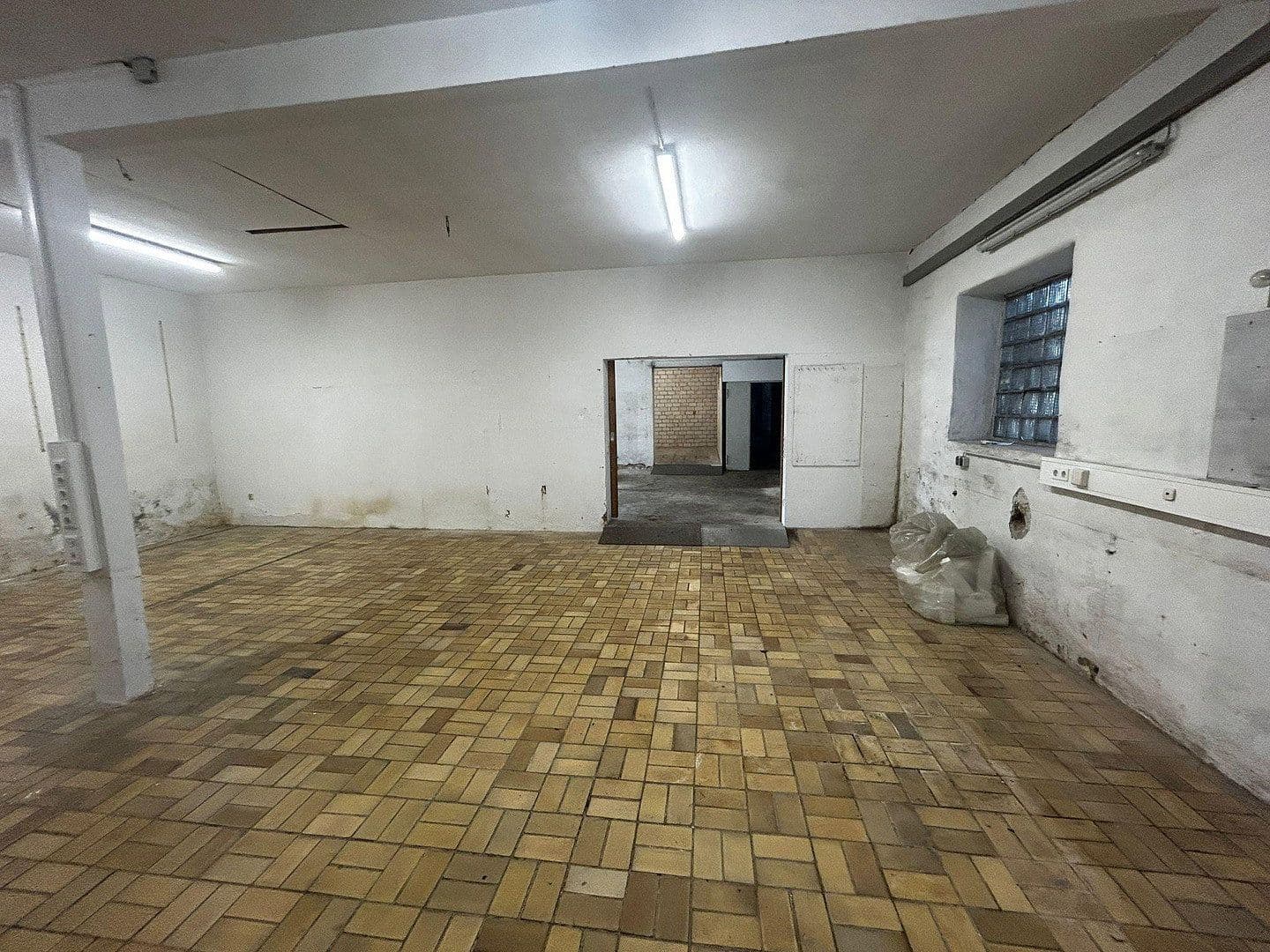 Pronájem nebytového prostoru 350 m², Königsstraße 72, Mönchengladbach, Severní Porýní-Vestfálsko Pronájem nebytového prostoru 350 m², Königsstraße 72, Mönchengladbach, Severní Porýní-Vestfálsko