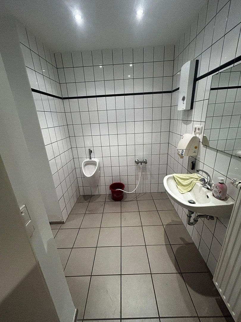 Pronájem nebytového prostoru 350 m², Königsstraße 72, Mönchengladbach, Severní Porýní-Vestfálsko Pronájem nebytového prostoru 350 m², Königsstraße 72, Mönchengladbach, Severní Porýní-Vestfálsko