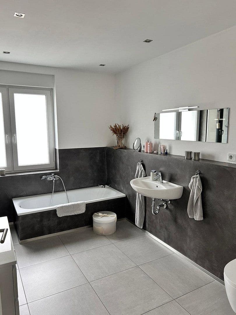 Pronájem bytu 3+1 98 m², Lohmühlenstraße 2, Lüdenscheid, Severní Porýní-Vestfálsko Pronájem bytu 3+1 98 m², Lohmühlenstraße 2, Lüdenscheid, Severní Porýní-Vestfálsko