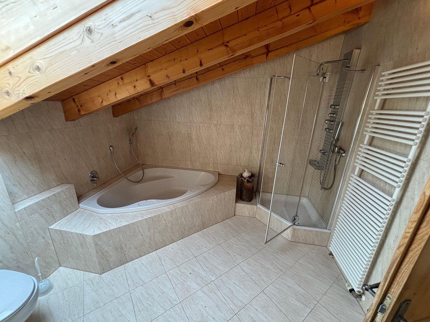 Prodej domu 218 m², pozemek 496 m², Adalbert-Stifter-Ring 9, Schäftlarn, Bavorsko Prodej domu 218 m², pozemek 496 m², Adalbert-Stifter-Ring 9, Schäftlarn, Bavorsko