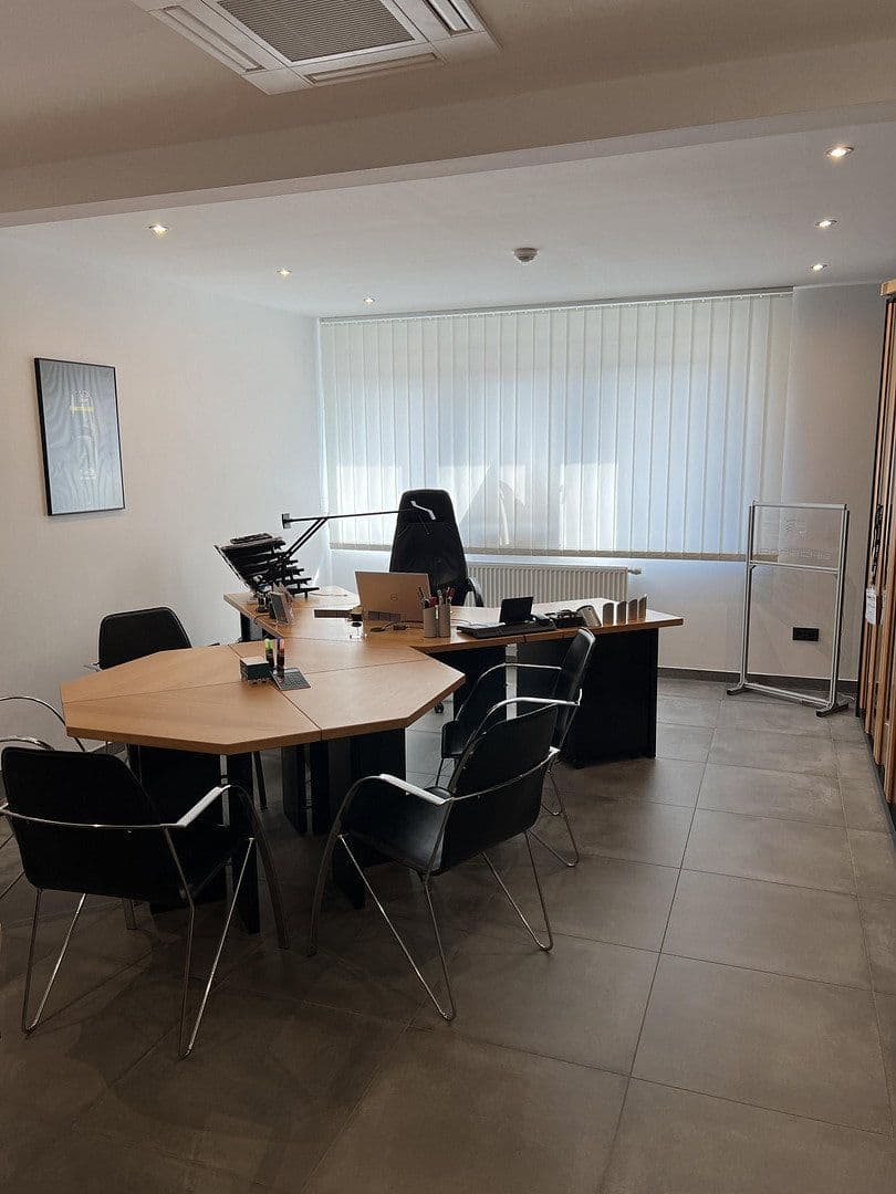 Prodej nebytového prostoru 2.254 m², Leopoldshöhe, Severní Porýní-Vestfálsko Prodej nebytového prostoru 2.254 m², Leopoldshöhe, Severní Porýní-Vestfálsko