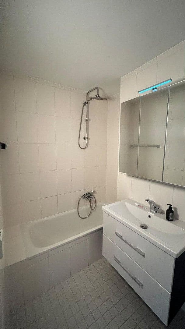 Pronájem bytu 3+1 67 m², Bauverein str 23, Nürnberg, Bavorsko Pronájem bytu 3+1 67 m², Bauverein str 23, Nürnberg, Bavorsko