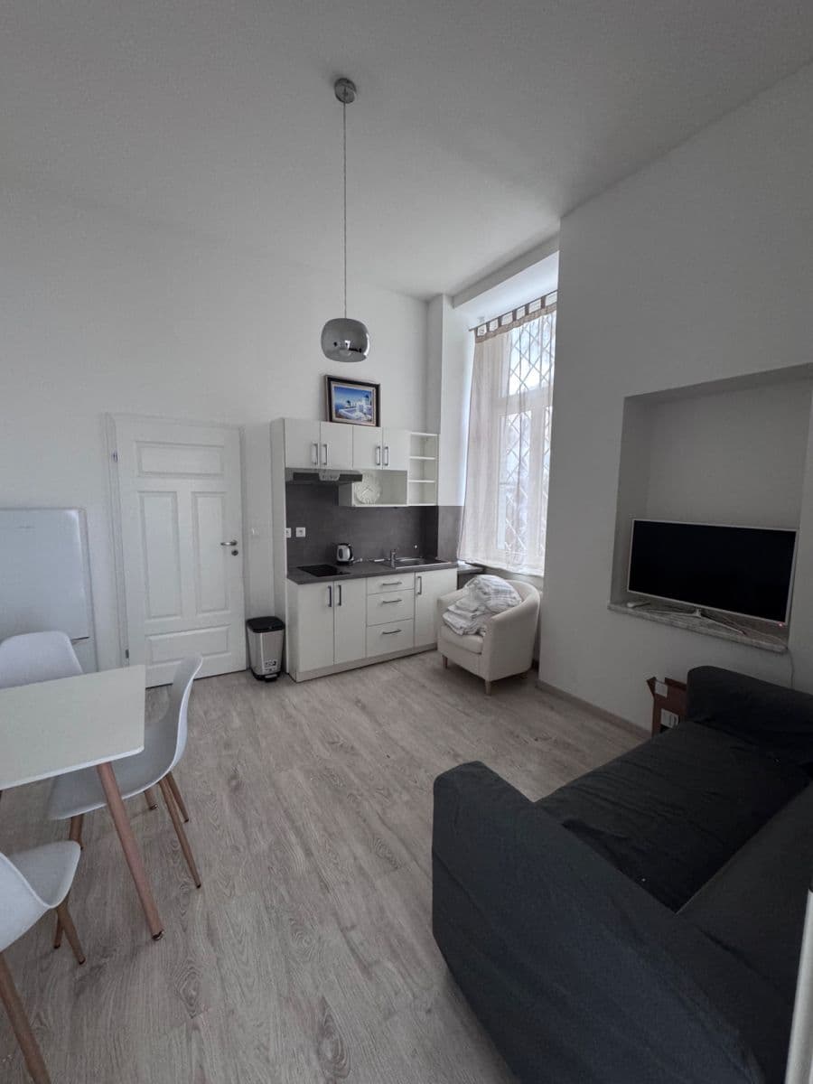 Pronájem bytu 2+kk 33 m², Vrchlického, Teplice, Ústecký kraj Pronájem bytu 2+kk 33 m², Vrchlického, Teplice, Ústecký kraj