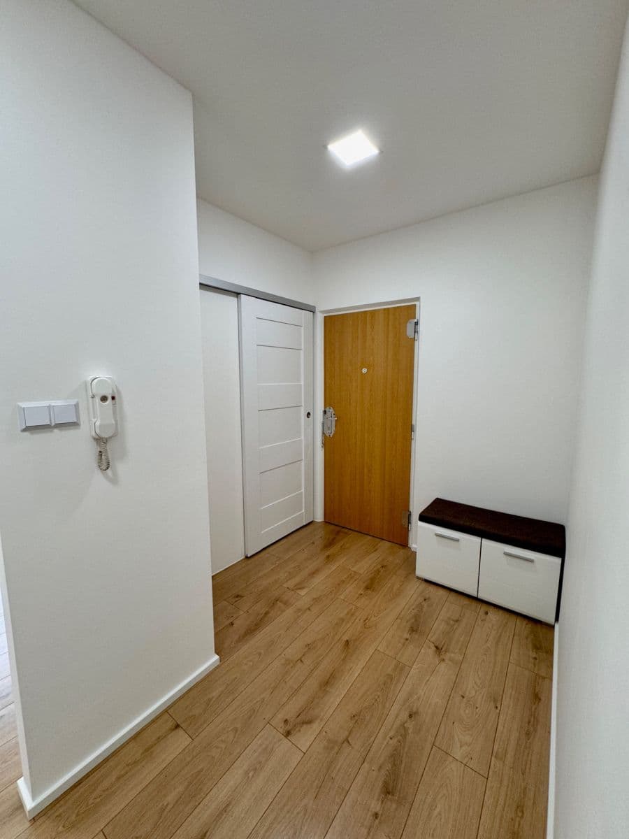 Prodej bytu 3+1 66 m², Pod Hůrkou, Klatovy, Plzeňský kraj Prodej bytu 3+1 66 m², Pod Hůrkou, Klatovy, Plzeňský kraj