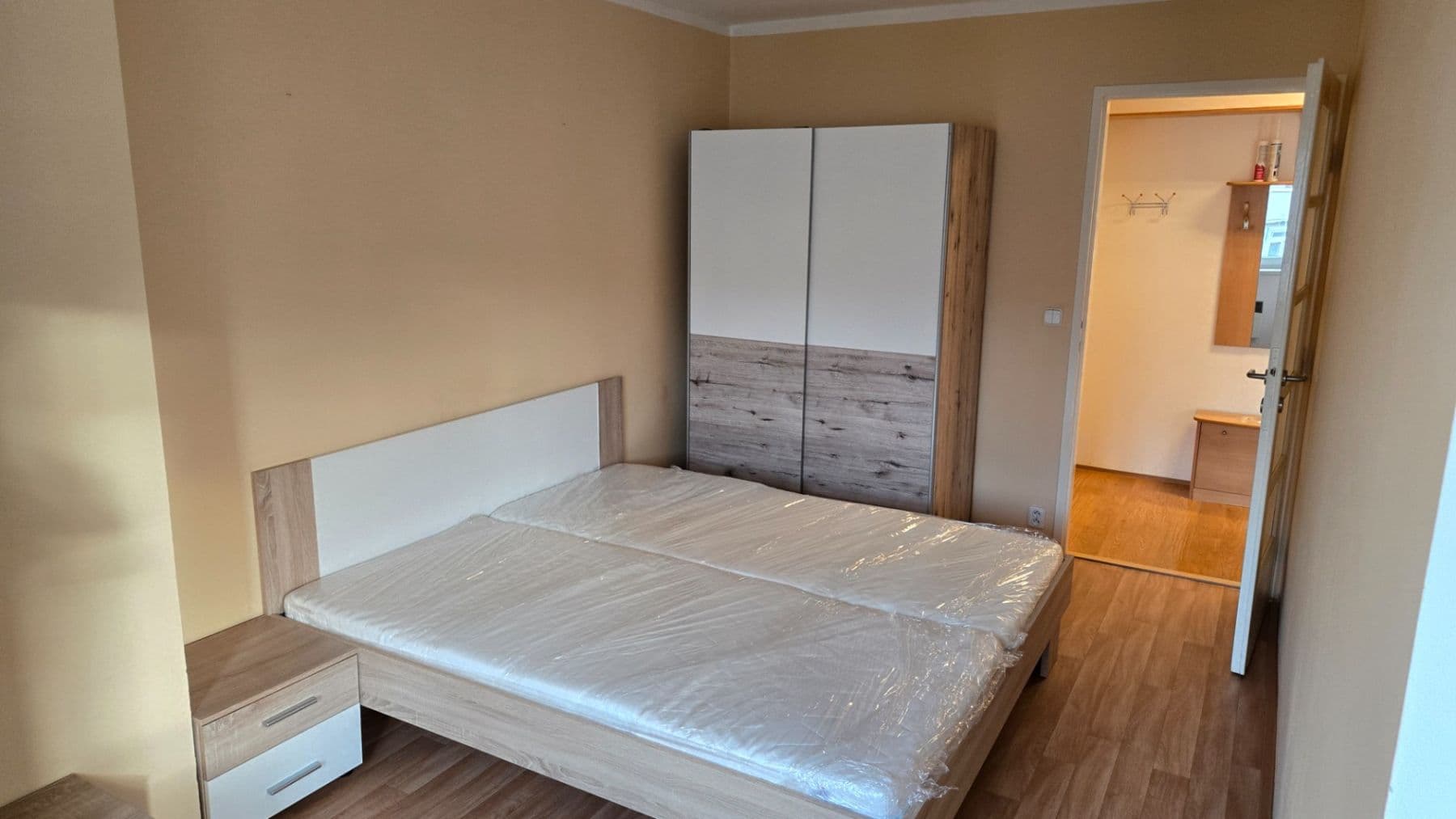Pronájem bytu 1+1 42 m², Vrchlického, Praha, Praha Pronájem bytu 1+1 42 m², Vrchlického, Praha, Praha