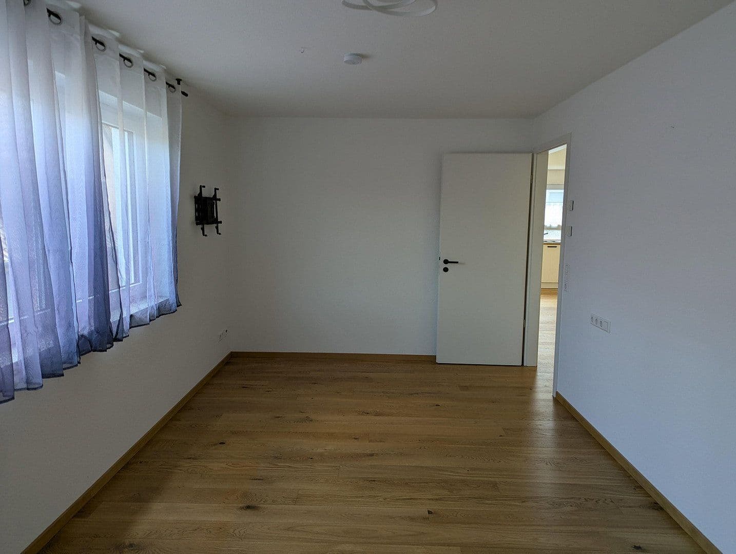 Pronájem bytu 4+1 108 m², Heimsheim, Bádensko-Württembersko Pronájem bytu 4+1 108 m², Heimsheim, Bádensko-Württembersko
