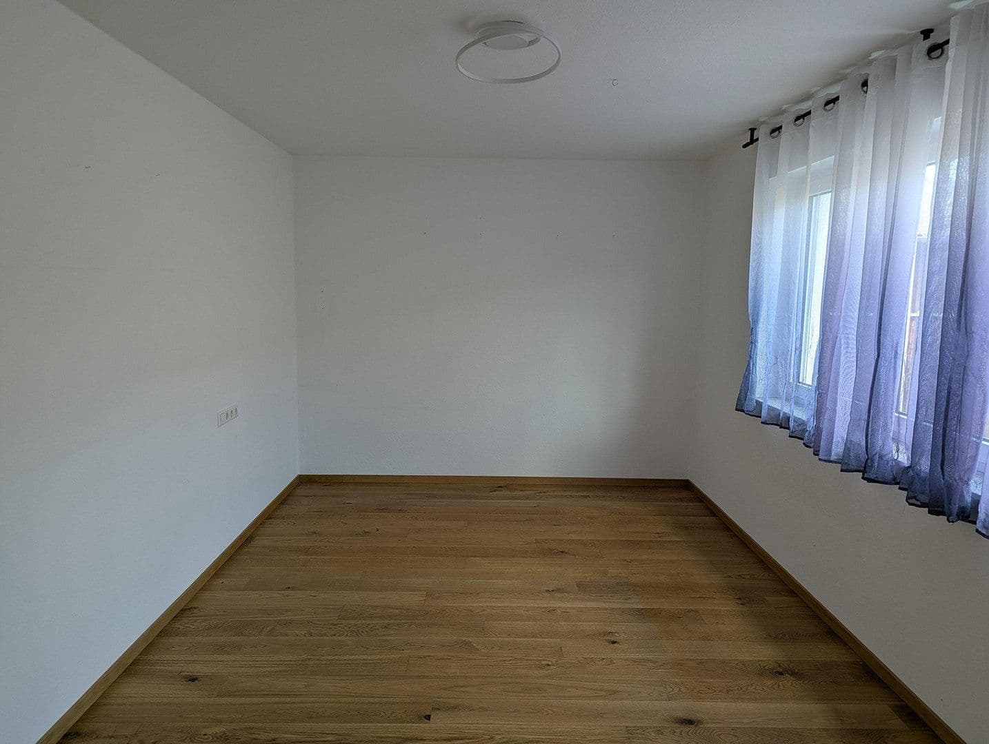 Pronájem bytu 4+1 108 m², Heimsheim, Bádensko-Württembersko Pronájem bytu 4+1 108 m², Heimsheim, Bádensko-Württembersko