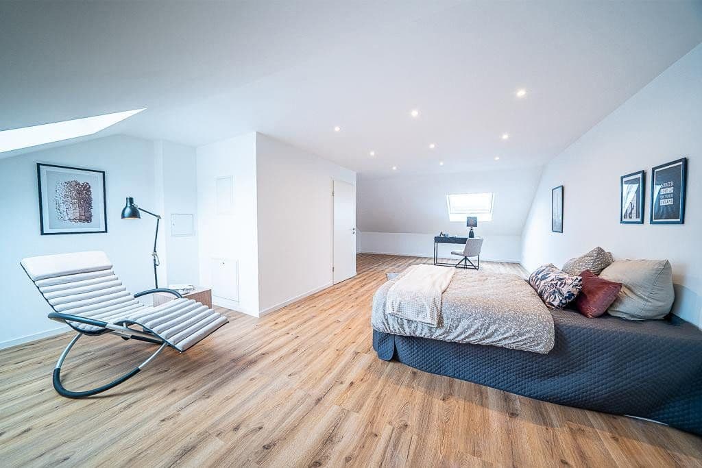 Prodej domu 197 m², pozemek 398 m², Freiberg am Neckar, Bádensko-Württembersko Prodej domu 197 m², pozemek 398 m², Freiberg am Neckar, Bádensko-Württembersko