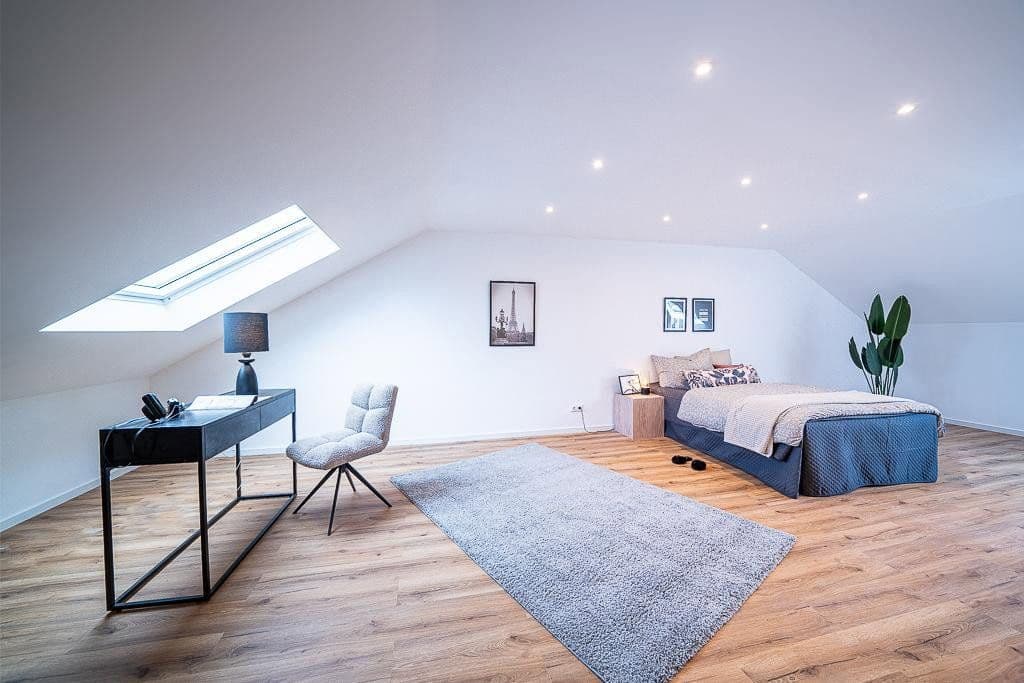 Prodej domu 197 m², pozemek 398 m², Freiberg am Neckar, Bádensko-Württembersko Prodej domu 197 m², pozemek 398 m², Freiberg am Neckar, Bádensko-Württembersko