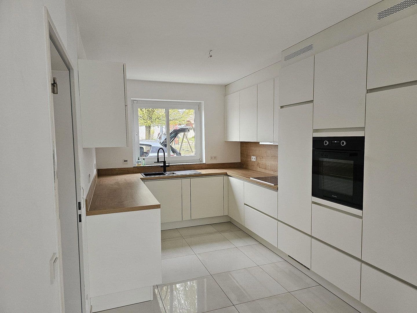 Prodej domu 138 m², pozemek 268 m², Langenfeld (Rheinland), Severní Porýní-Vestfálsko Prodej domu 138 m², pozemek 268 m², Langenfeld (Rheinland), Severní Porýní-Vestfálsko