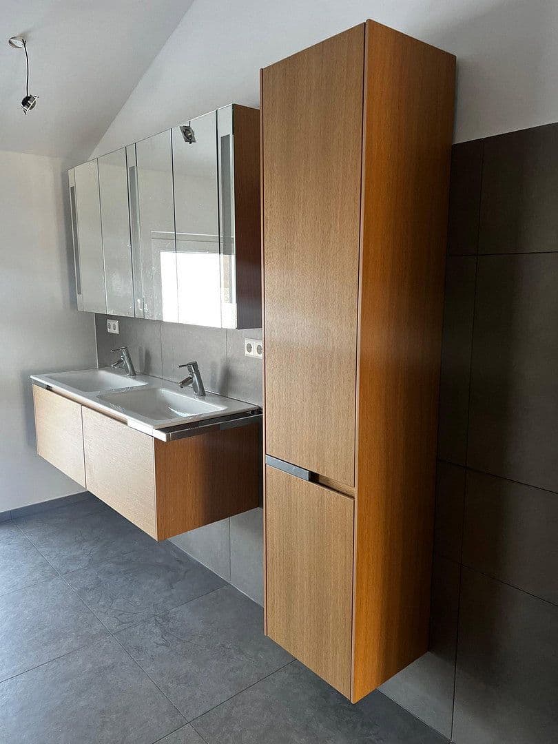 Pronájem domu 185 m², pozemek 236 m², Wasserfallweg 21, Amstetten, Bádensko-Württembersko Pronájem domu 185 m², pozemek 236 m², Wasserfallweg 21, Amstetten, Bádensko-Württembersko