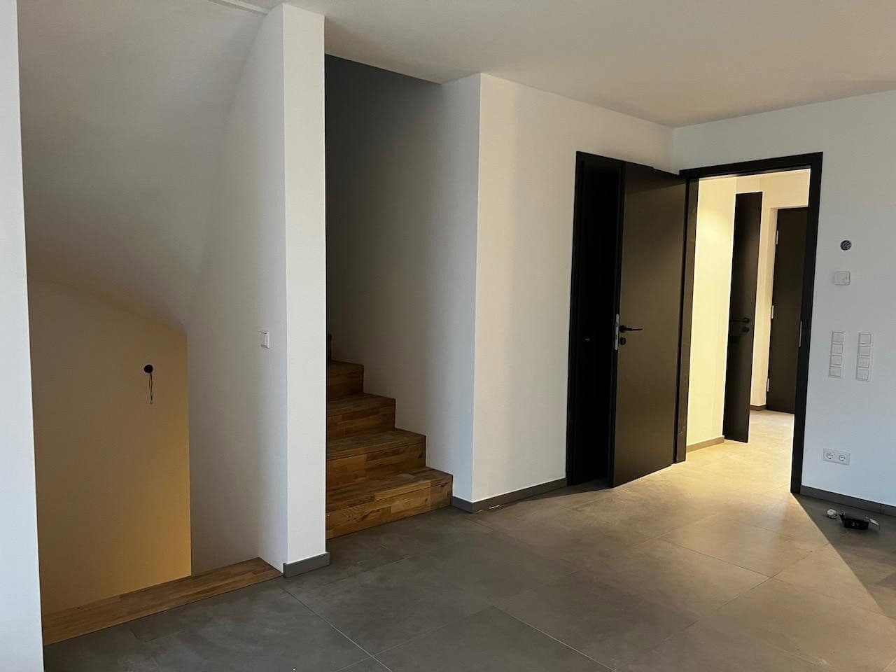 Pronájem domu 185 m², pozemek 236 m², Wasserfallweg 21, Amstetten, Bádensko-Württembersko Pronájem domu 185 m², pozemek 236 m², Wasserfallweg 21, Amstetten, Bádensko-Württembersko