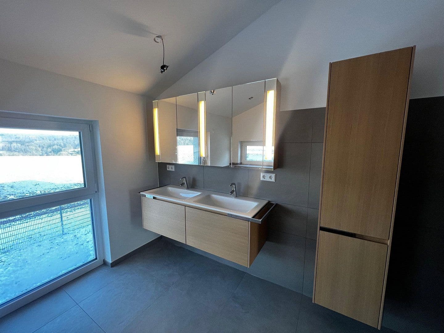 Pronájem domu 185 m², pozemek 236 m², Wasserfallweg 21, Amstetten, Bádensko-Württembersko Pronájem domu 185 m², pozemek 236 m², Wasserfallweg 21, Amstetten, Bádensko-Württembersko