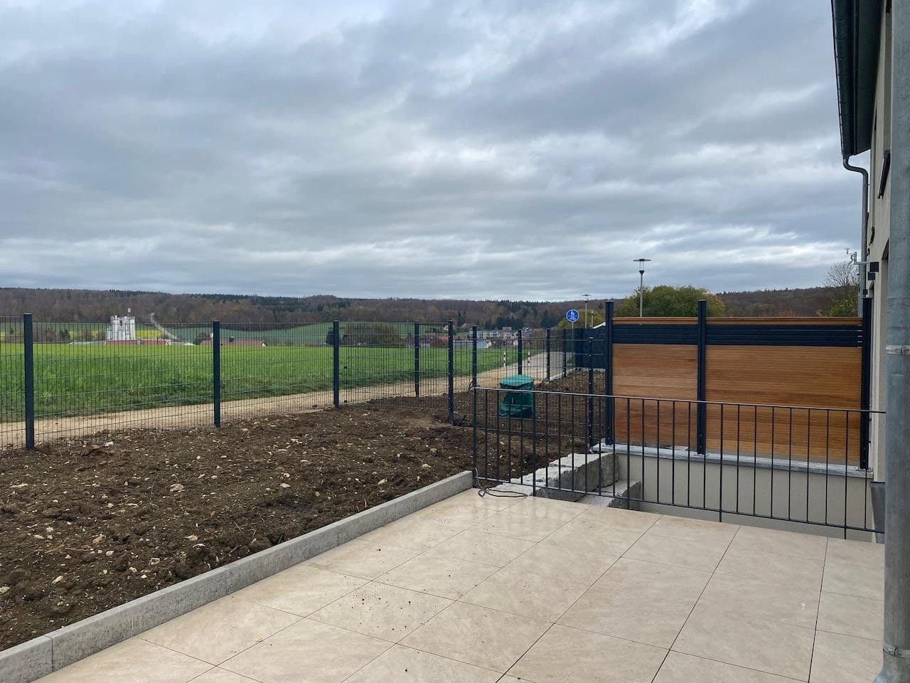 Pronájem domu 185 m², pozemek 236 m², Wasserfallweg 21, Amstetten, Bádensko-Württembersko Pronájem domu 185 m², pozemek 236 m², Wasserfallweg 21, Amstetten, Bádensko-Württembersko