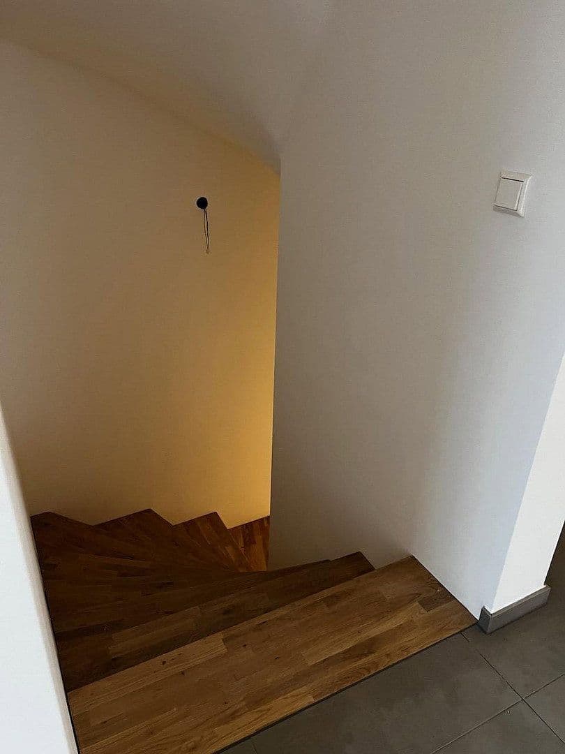 Pronájem domu 185 m², pozemek 236 m², Wasserfallweg 21, Amstetten, Bádensko-Württembersko Pronájem domu 185 m², pozemek 236 m², Wasserfallweg 21, Amstetten, Bádensko-Württembersko