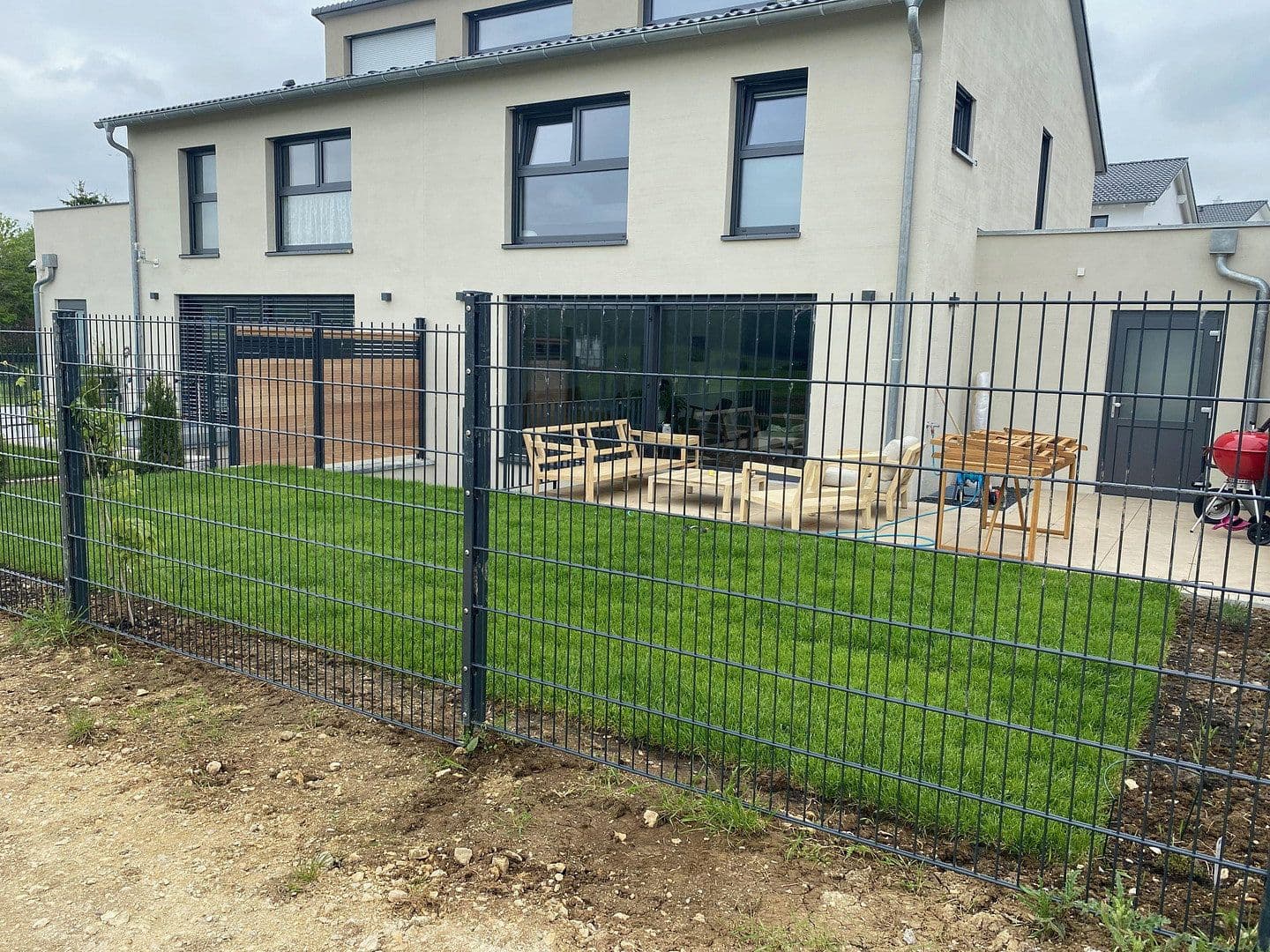 Pronájem domu 185 m², pozemek 236 m², Wasserfallweg 21, Amstetten, Bádensko-Württembersko Pronájem domu 185 m², pozemek 236 m², Wasserfallweg 21, Amstetten, Bádensko-Württembersko