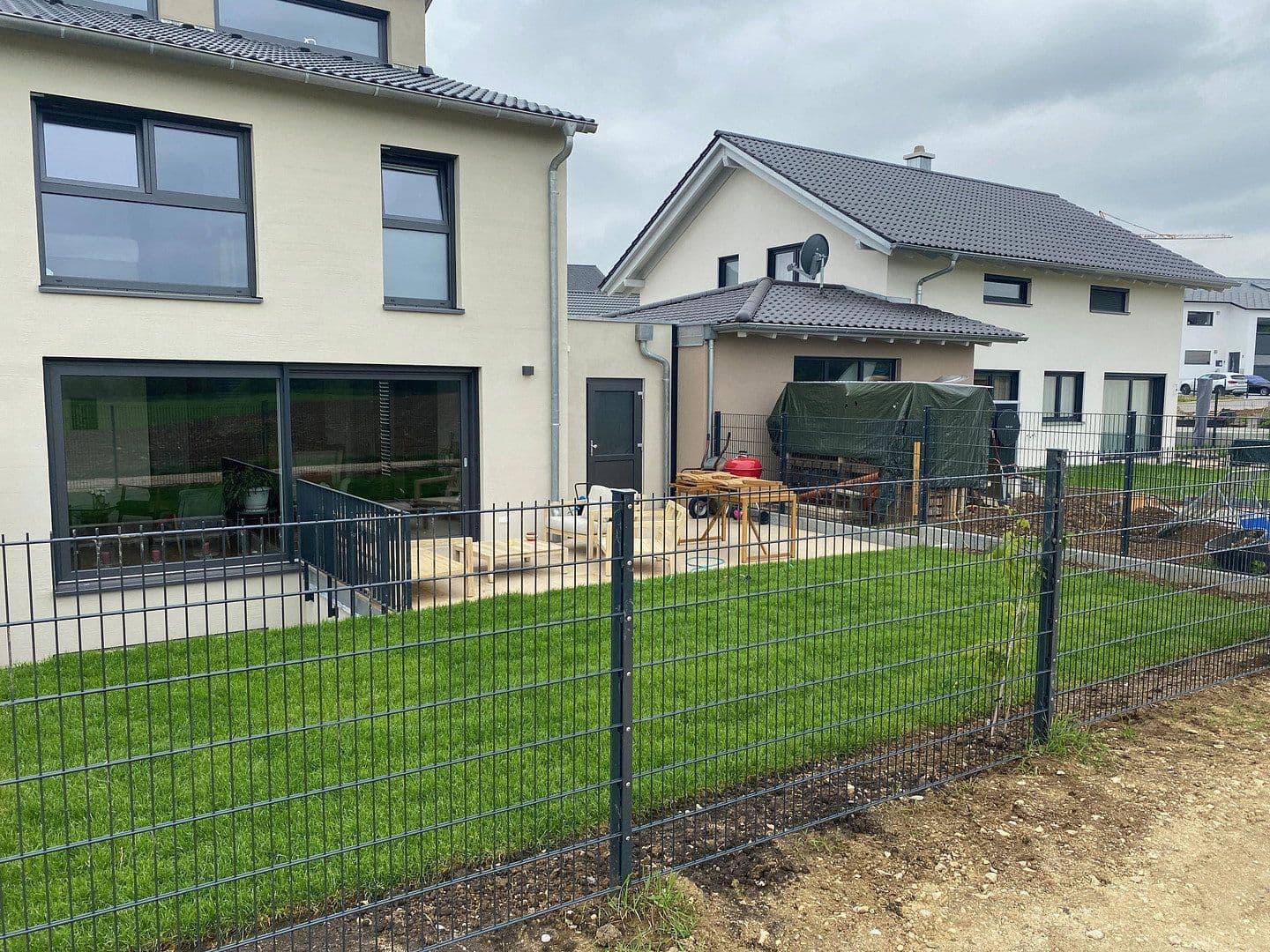 Pronájem domu 185 m², pozemek 236 m², Wasserfallweg 21, Amstetten, Bádensko-Württembersko Pronájem domu 185 m², pozemek 236 m², Wasserfallweg 21, Amstetten, Bádensko-Württembersko