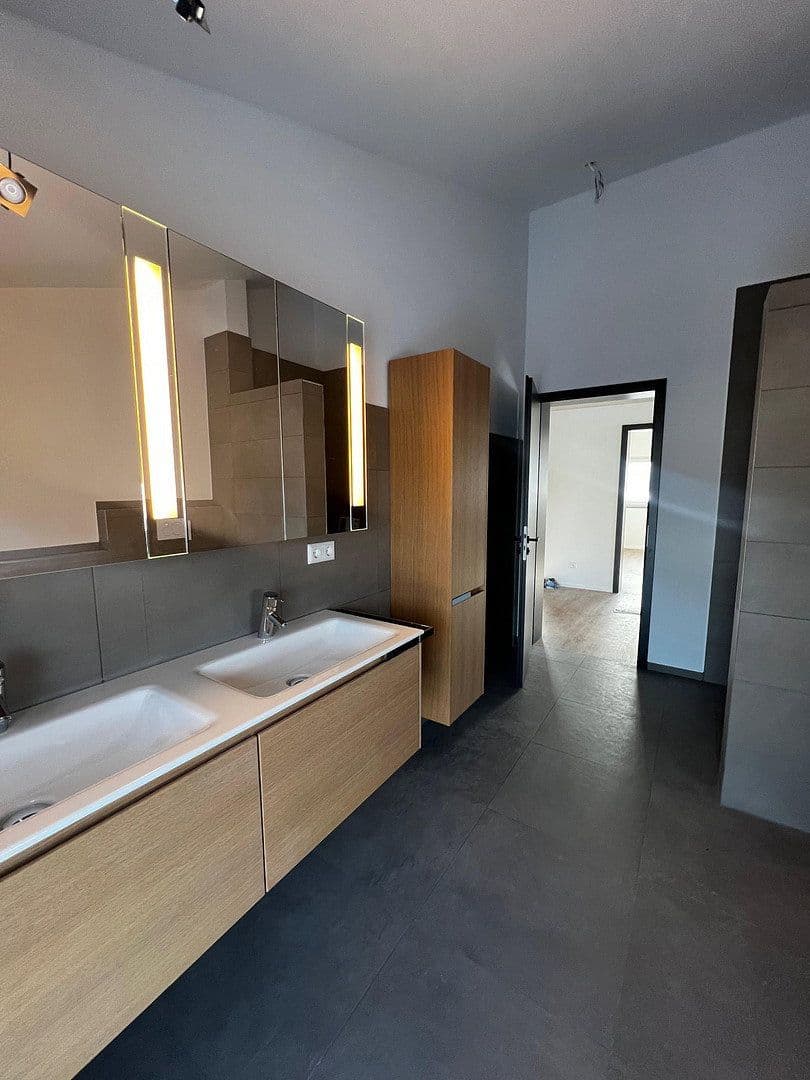 Pronájem domu 185 m², pozemek 236 m², Wasserfallweg 21, Amstetten, Bádensko-Württembersko Pronájem domu 185 m², pozemek 236 m², Wasserfallweg 21, Amstetten, Bádensko-Württembersko