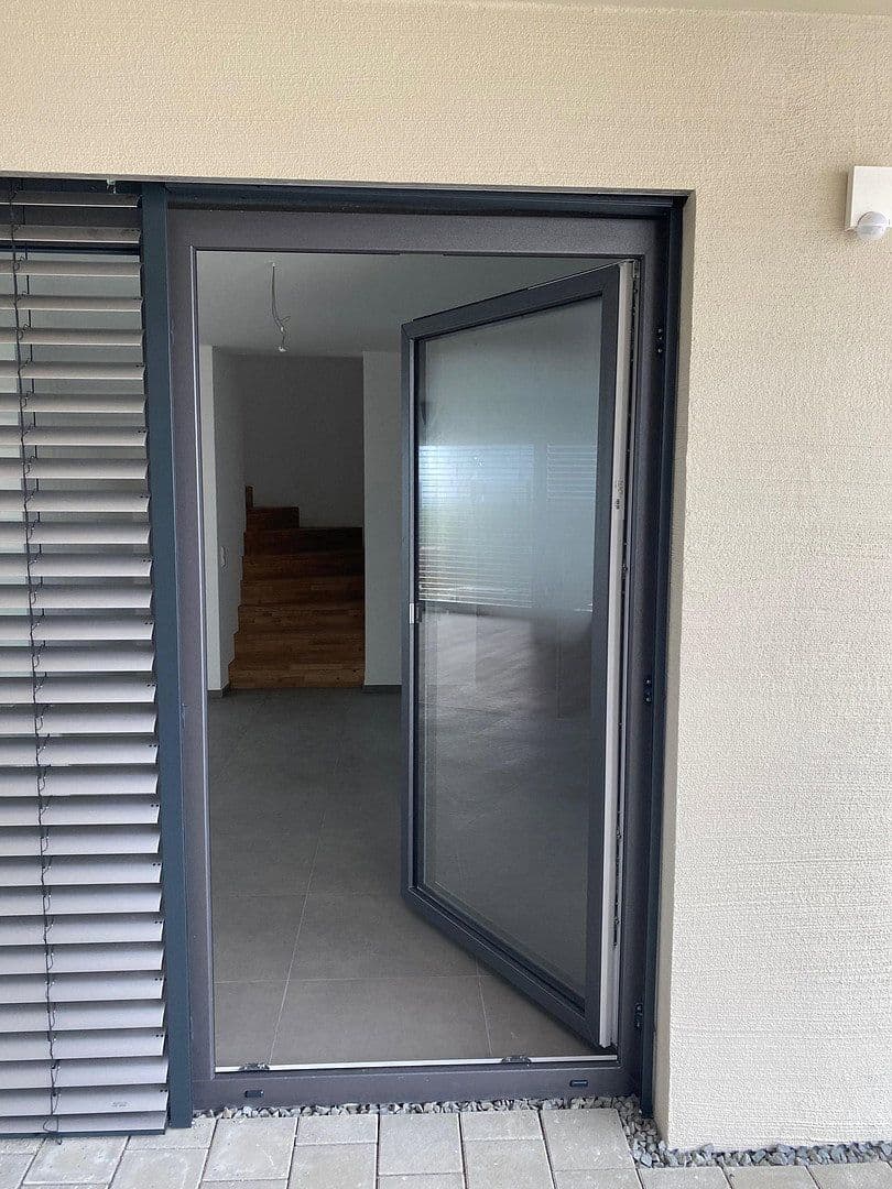 Pronájem domu 185 m², pozemek 236 m², Wasserfallweg 21, Amstetten, Bádensko-Württembersko Pronájem domu 185 m², pozemek 236 m², Wasserfallweg 21, Amstetten, Bádensko-Württembersko