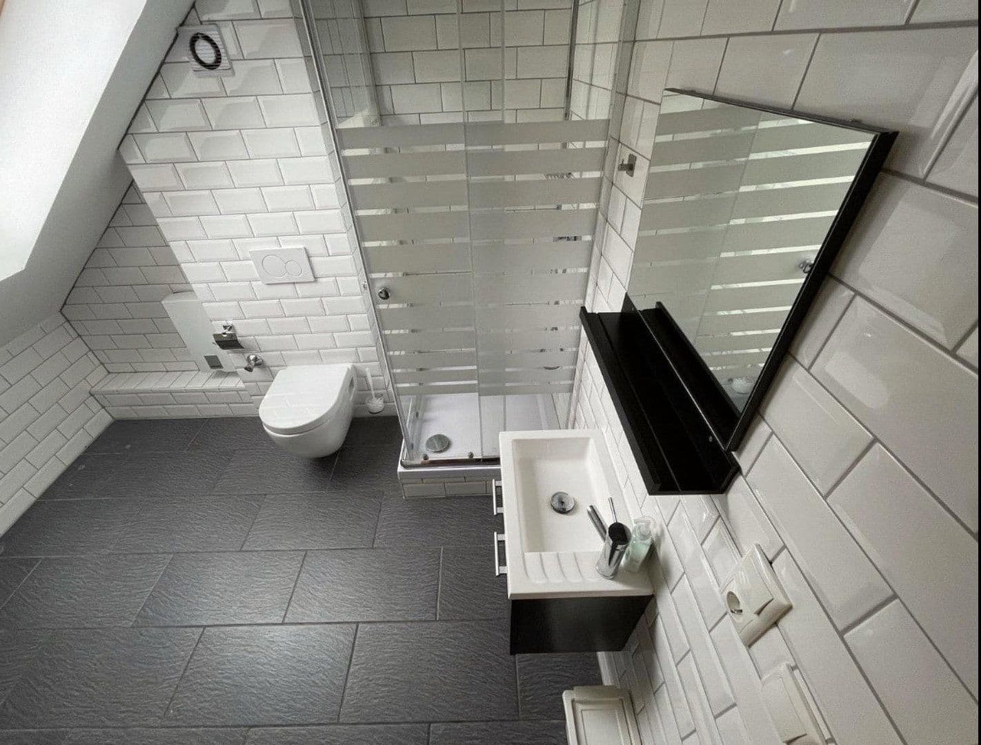 Pronájem bytu 1+1 30 m², Schwanheimer Str. 66a, Frankfurt, Hessen Pronájem bytu 1+1 30 m², Schwanheimer Str. 66a, Frankfurt, Hessen