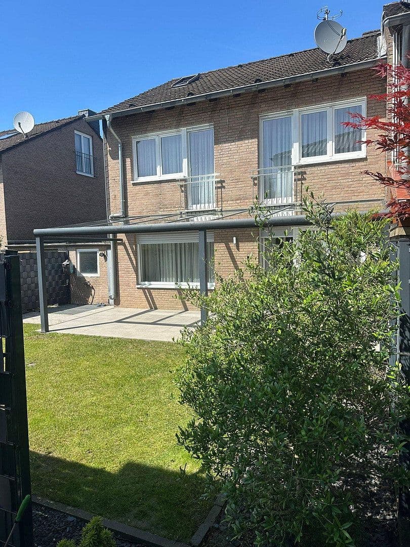 Prodej domu 127 m², pozemek 250 m², Berliner Straße 1b, Pulheim, Severní Porýní-Vestfálsko Prodej domu 127 m², pozemek 250 m², Berliner Straße 1b, Pulheim, Severní Porýní-Vestfálsko