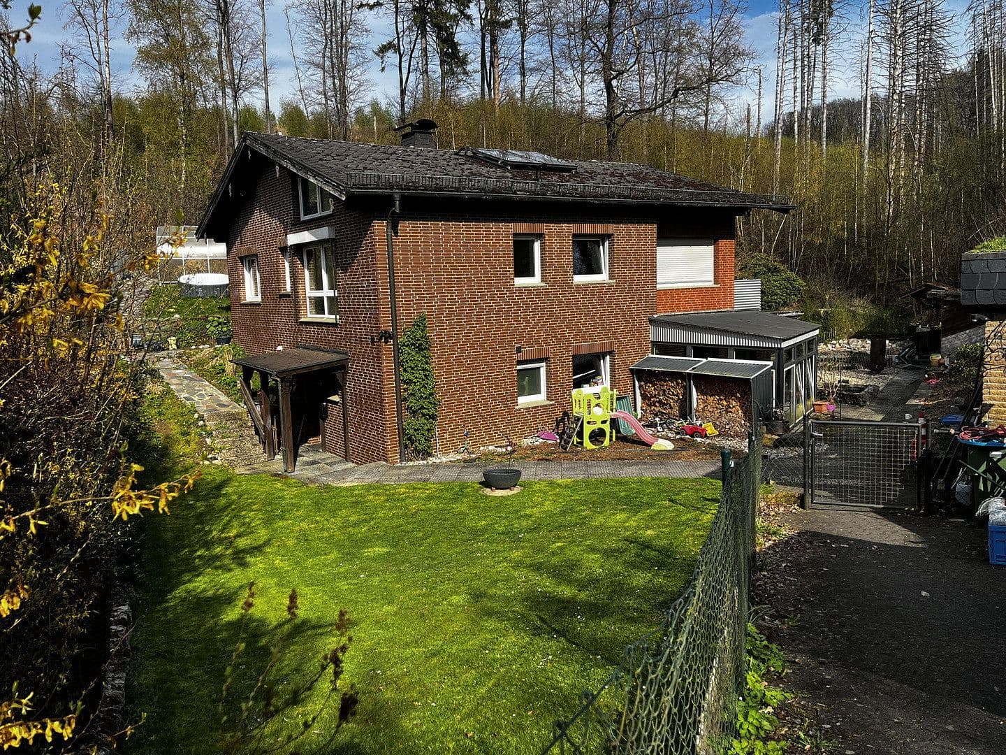 Prodej domu 140 m², pozemek 1.000 m², Warstein, Severní Porýní-Vestfálsko Prodej domu 140 m², pozemek 1.000 m², Warstein, Severní Porýní-Vestfálsko