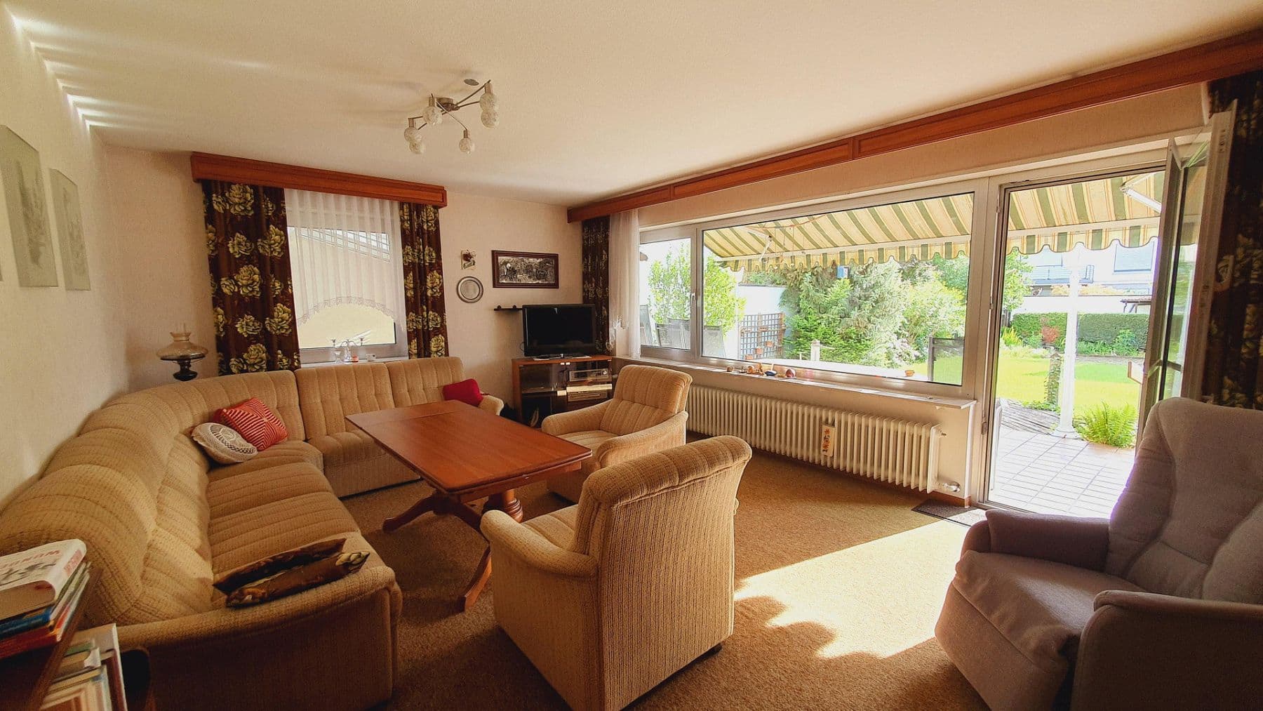 Prodej domu 160 m², pozemek 656 m², Haßloch, Porýní-Falc Prodej domu 160 m², pozemek 656 m², Haßloch, Porýní-Falc