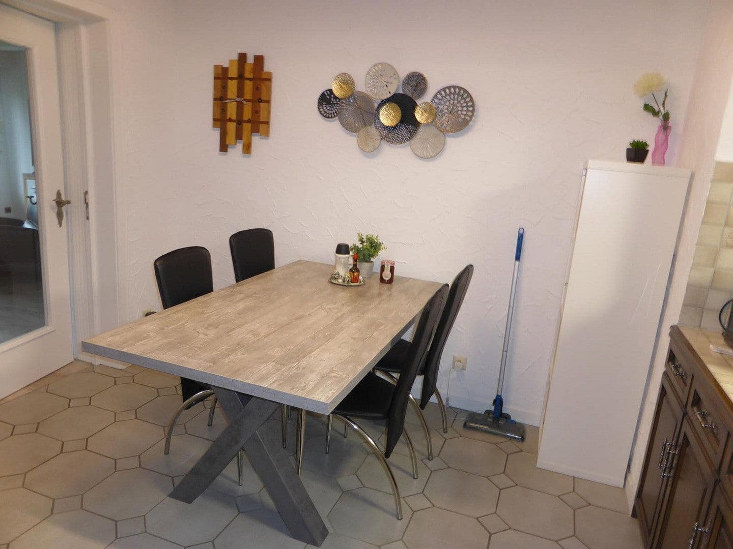 Prodej domu 229 m², pozemek 645 m², Burladingen, Bádensko-Württembersko Prodej domu 229 m², pozemek 645 m², Burladingen, Bádensko-Württembersko
