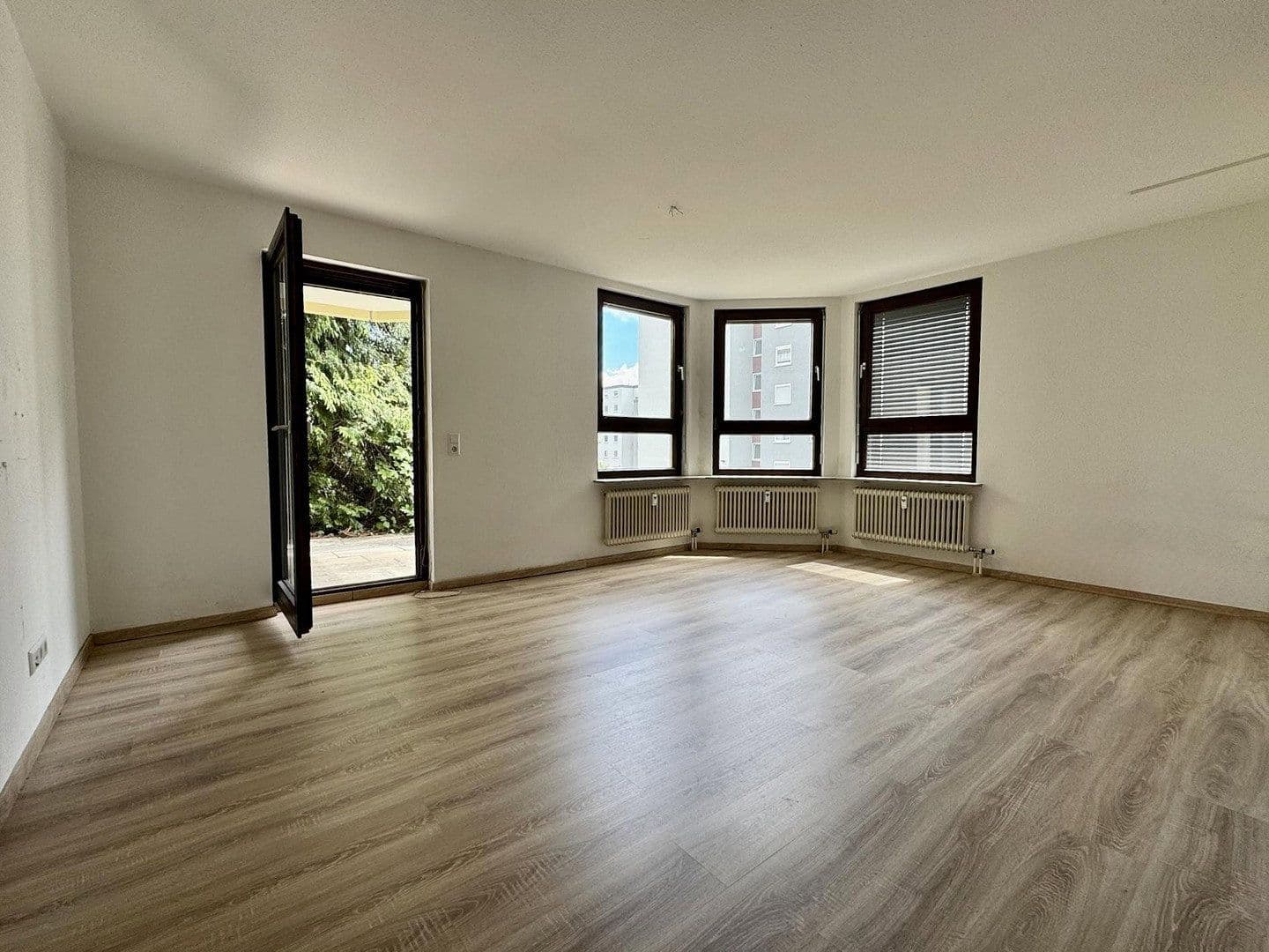 Pronájem bytu 2+1 57 m², Johannes-Eisenlohr-Straße 126, Reutlingen, Bádensko-Württembersko Pronájem bytu 2+1 57 m², Johannes-Eisenlohr-Straße 126, Reutlingen, Bádensko-Württembersko