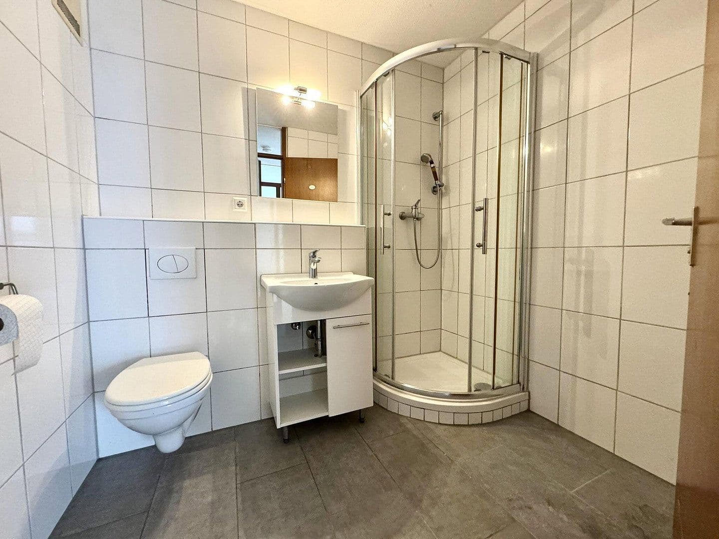 Pronájem bytu 2+1 57 m², Johannes-Eisenlohr-Straße 126, Reutlingen, Bádensko-Württembersko Pronájem bytu 2+1 57 m², Johannes-Eisenlohr-Straße 126, Reutlingen, Bádensko-Württembersko
