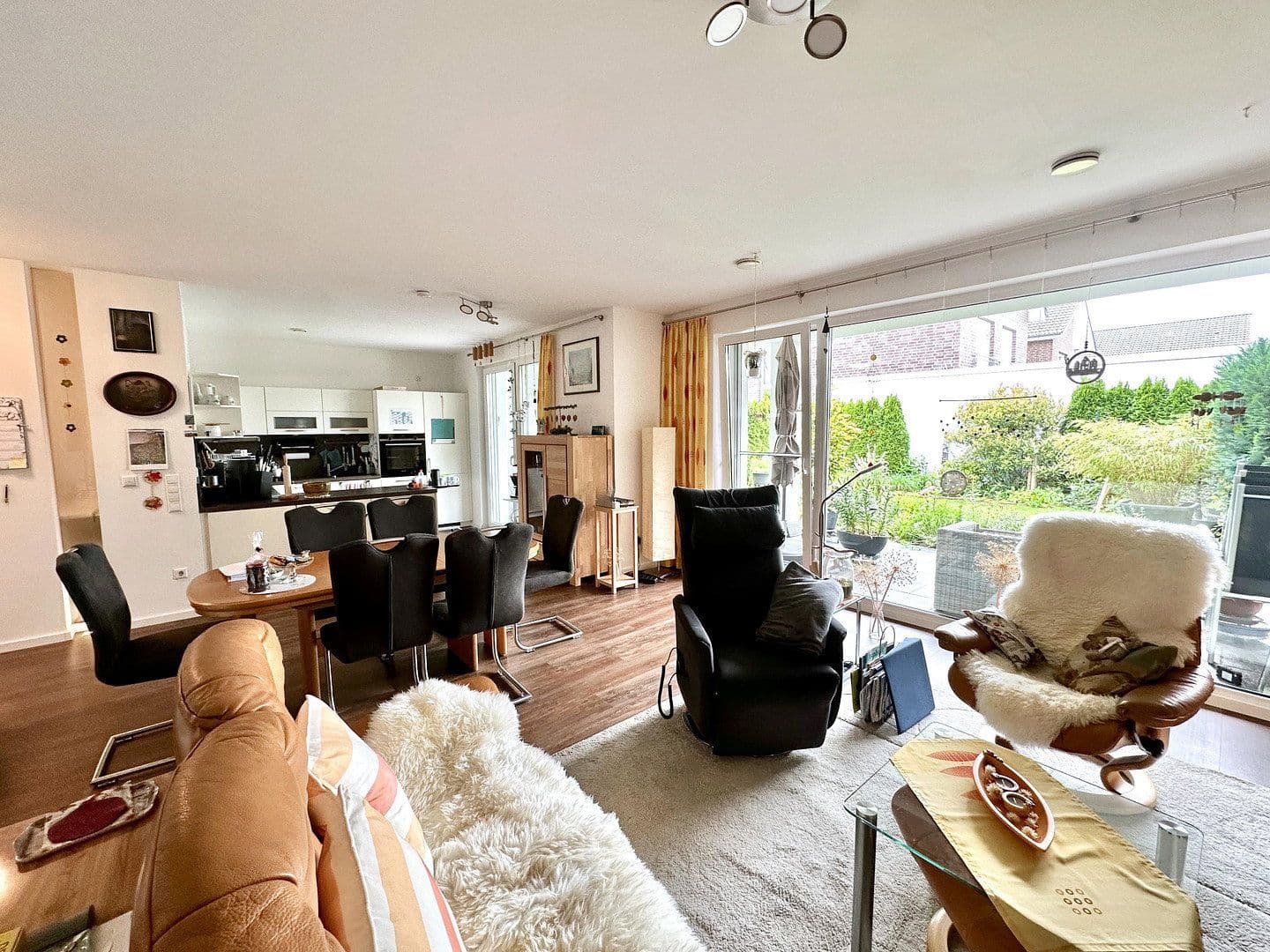 Pronájem bytu 3+1 105 m², Lise-Meitner-Straße 7, Hildesheim, Dolní Sasko Pronájem bytu 3+1 105 m², Lise-Meitner-Straße 7, Hildesheim, Dolní Sasko