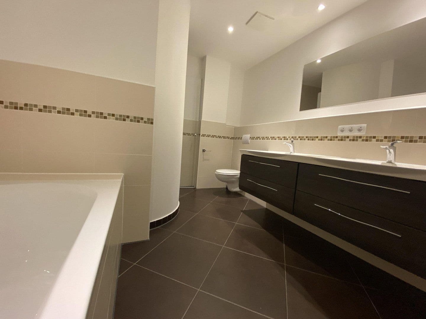 Pronájem bytu 4+1 133 m², Gerauer Straße 50c, Frankfurt am Main, Hessen Pronájem bytu 4+1 133 m², Gerauer Straße 50c, Frankfurt am Main, Hessen