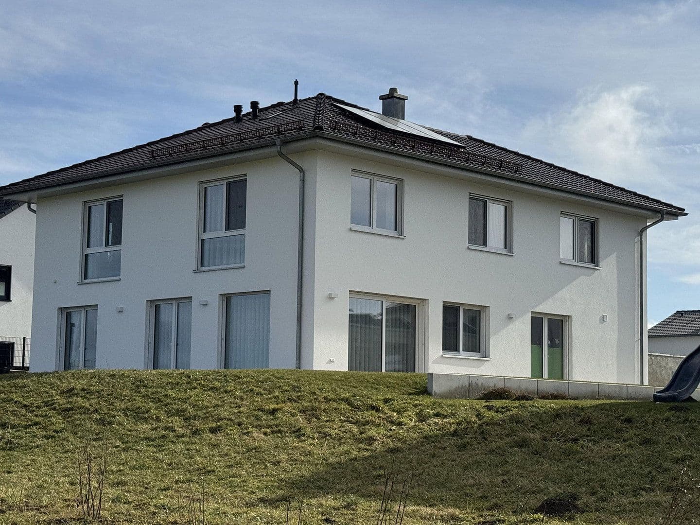 Prodej domu 227 m², pozemek 639 m², Laupheim, Bádensko-Württembersko Prodej domu 227 m², pozemek 639 m², Laupheim, Bádensko-Württembersko