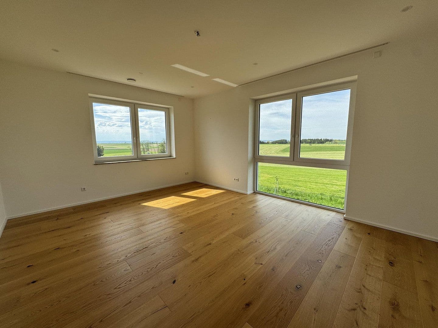 Prodej domu 227 m², pozemek 639 m², Laupheim, Bádensko-Württembersko Prodej domu 227 m², pozemek 639 m², Laupheim, Bádensko-Württembersko