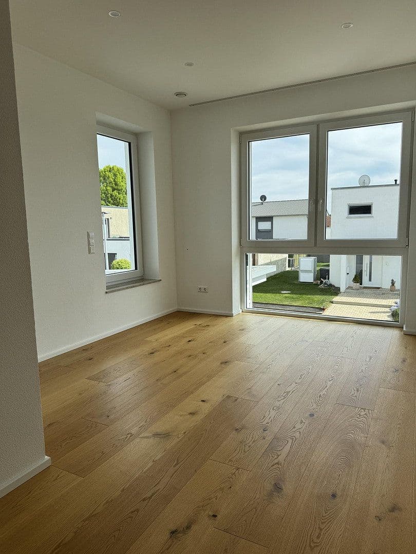 Prodej domu 227 m², pozemek 639 m², Laupheim, Bádensko-Württembersko Prodej domu 227 m², pozemek 639 m², Laupheim, Bádensko-Württembersko