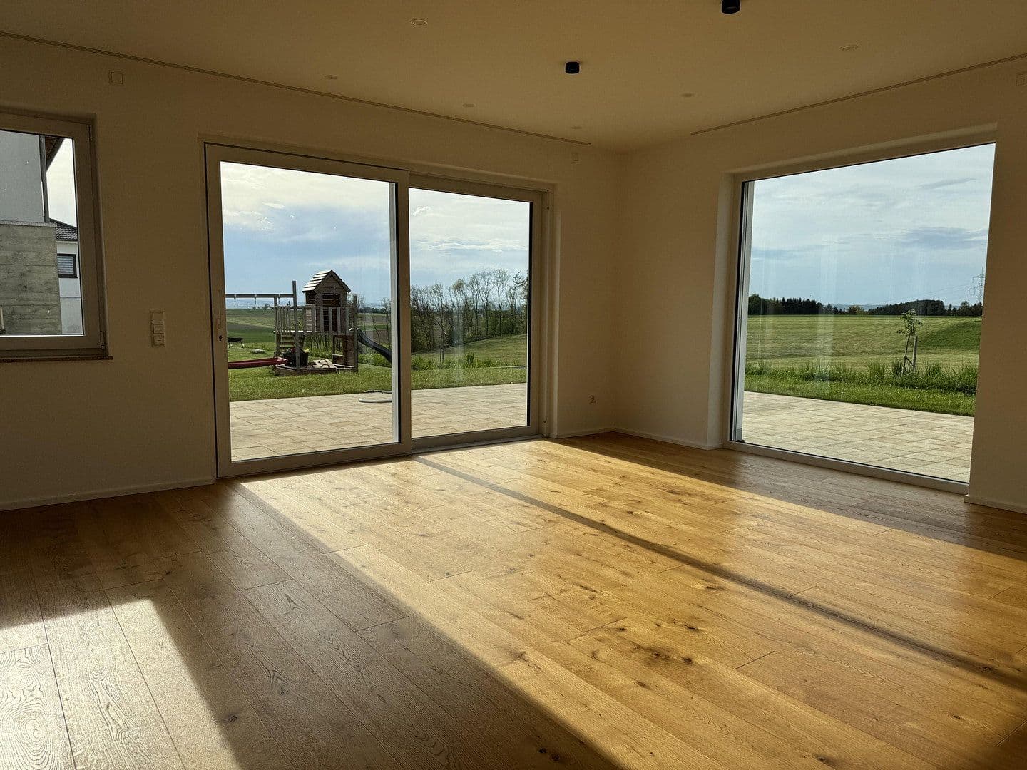 Prodej domu 227 m², pozemek 639 m², Laupheim, Bádensko-Württembersko Prodej domu 227 m², pozemek 639 m², Laupheim, Bádensko-Württembersko