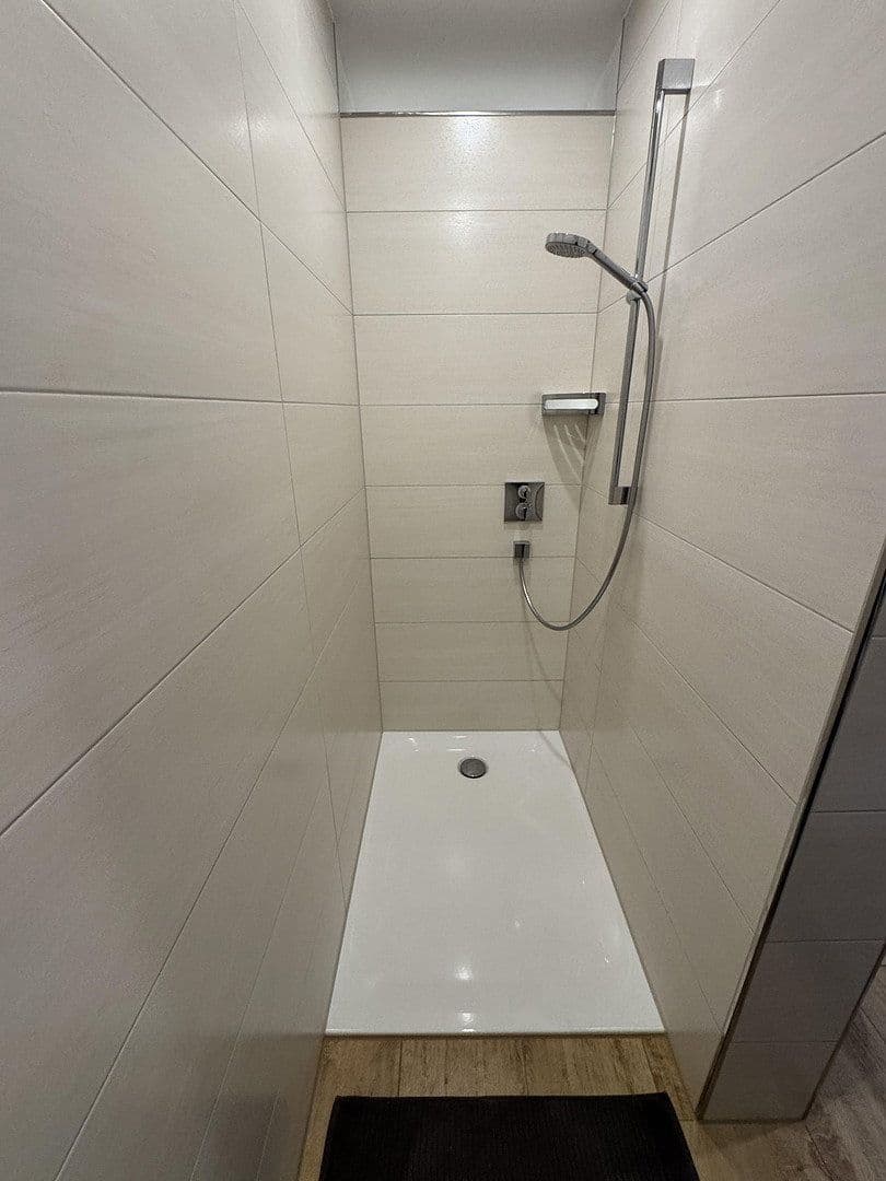 Prodej domu 227 m², pozemek 639 m², Laupheim, Bádensko-Württembersko Prodej domu 227 m², pozemek 639 m², Laupheim, Bádensko-Württembersko