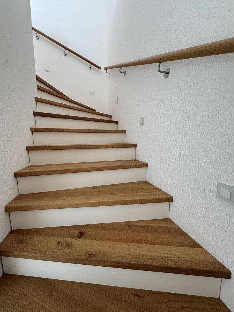 Prodej domu 227 m², pozemek 639 m², Laupheim, Bádensko-Württembersko Prodej domu 227 m², pozemek 639 m², Laupheim, Bádensko-Württembersko