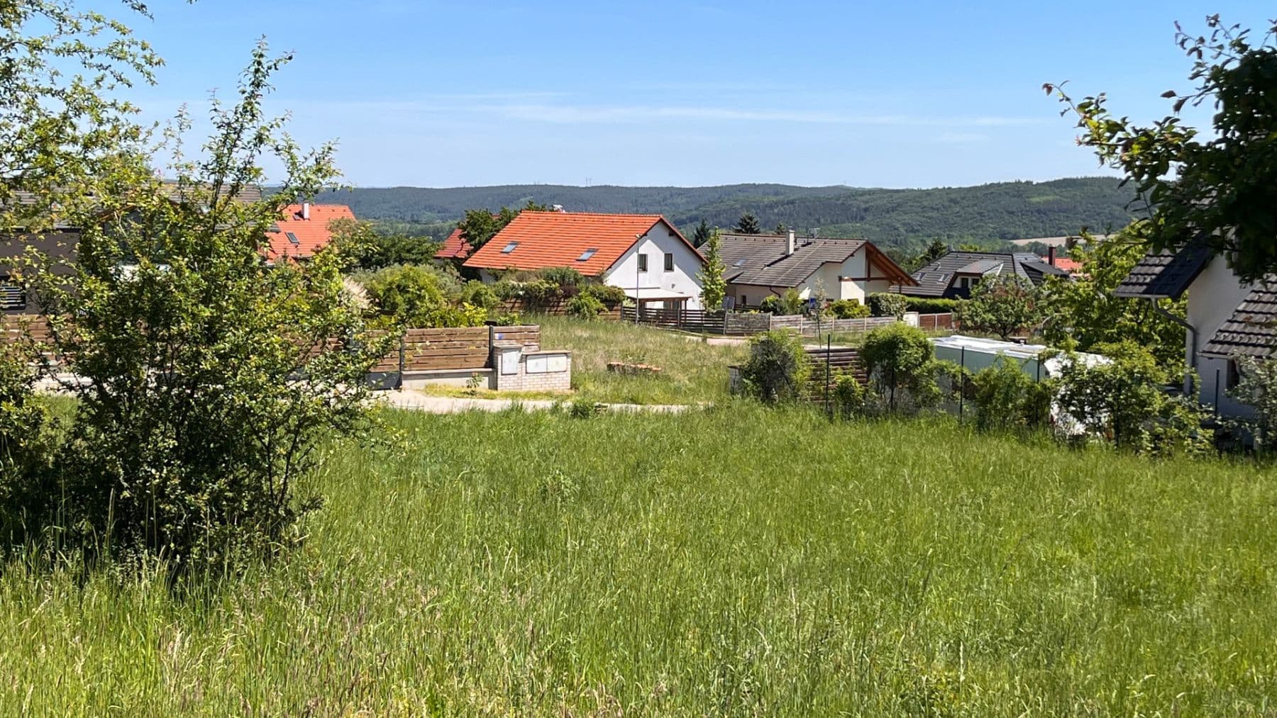 Prodej pozemku 1.250 m², Mníšek pod Brdy, Středočeský kraj Prodej pozemku 1.250 m², Mníšek pod Brdy, Středočeský kraj