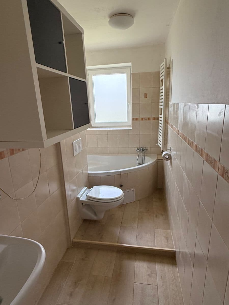 Pronájem bytu 3+1 61 m², U Stadionu, Bohušovice nad Ohří, Ústecký kraj Pronájem bytu 3+1 61 m², U Stadionu, Bohušovice nad Ohří, Ústecký kraj