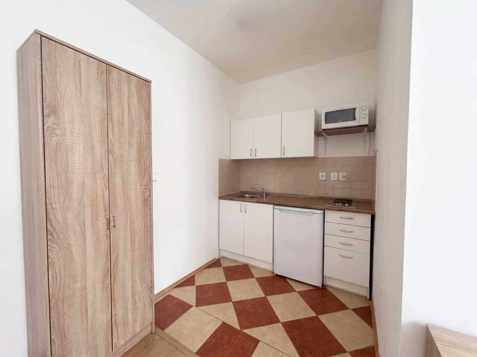 Prodej bytu 1+kk 31 m², Novovysočanská, Praha, Praha Prodej bytu 1+kk 31 m², Novovysočanská, Praha, Praha