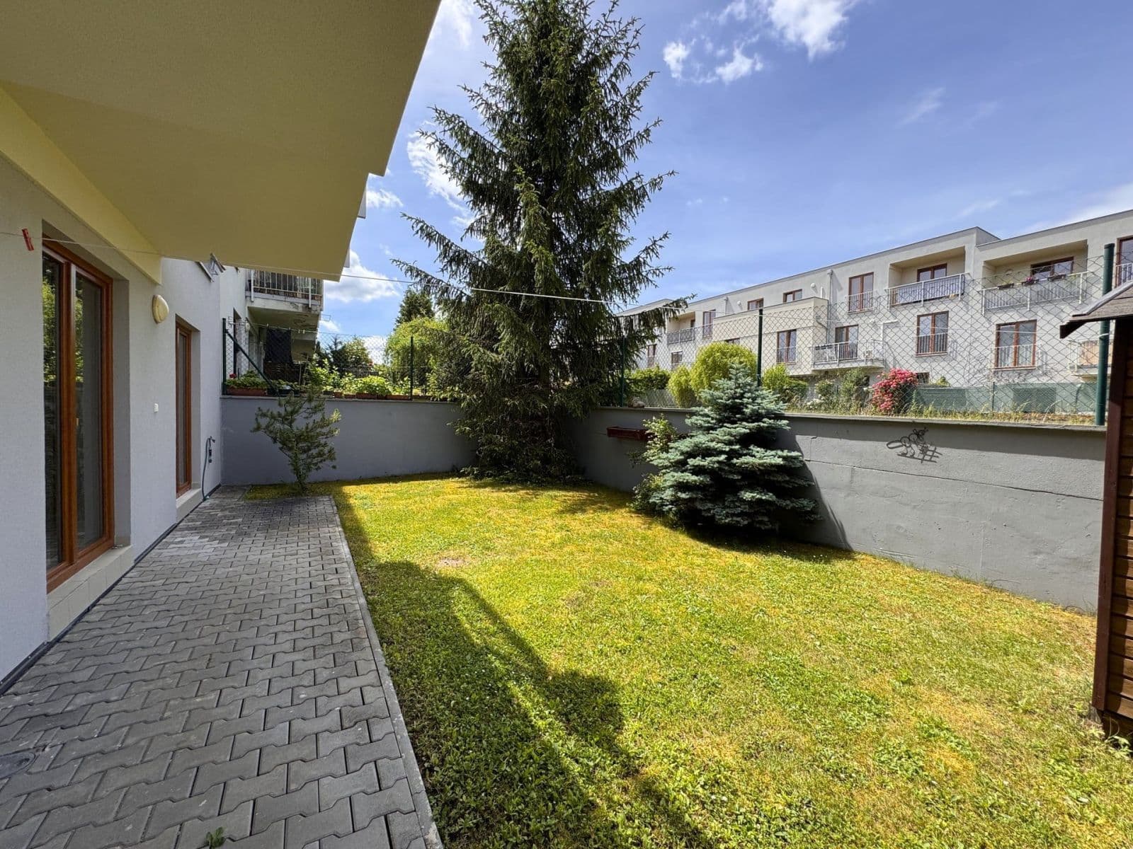 Pronájem bytu 3+kk 84 m², Lomená, Zbuzany, Středočeský kraj Pronájem bytu 3+kk 84 m², Lomená, Zbuzany, Středočeský kraj