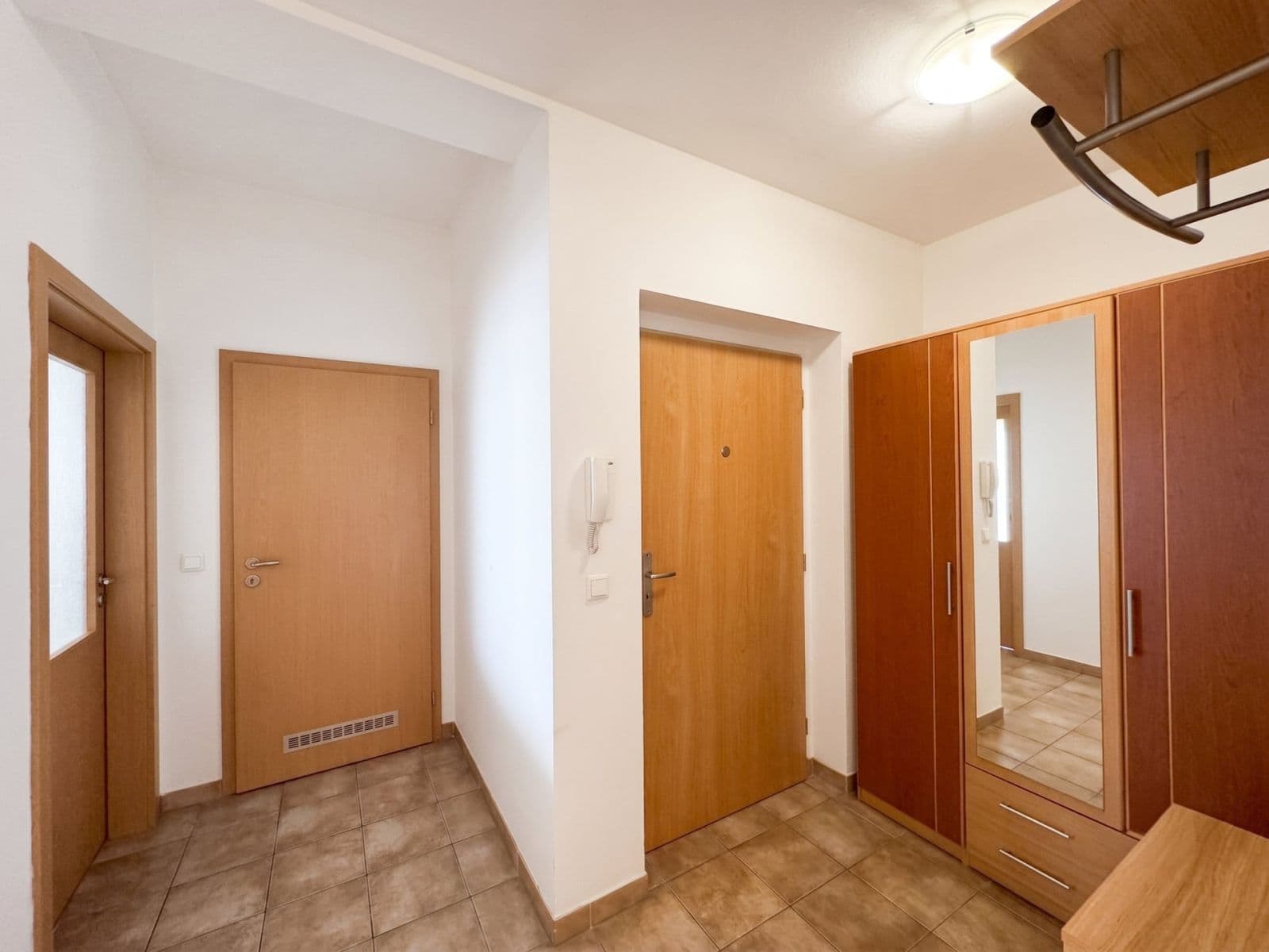 Pronájem bytu 3+kk 84 m², Lomená, Zbuzany, Středočeský kraj Pronájem bytu 3+kk 84 m², Lomená, Zbuzany, Středočeský kraj
