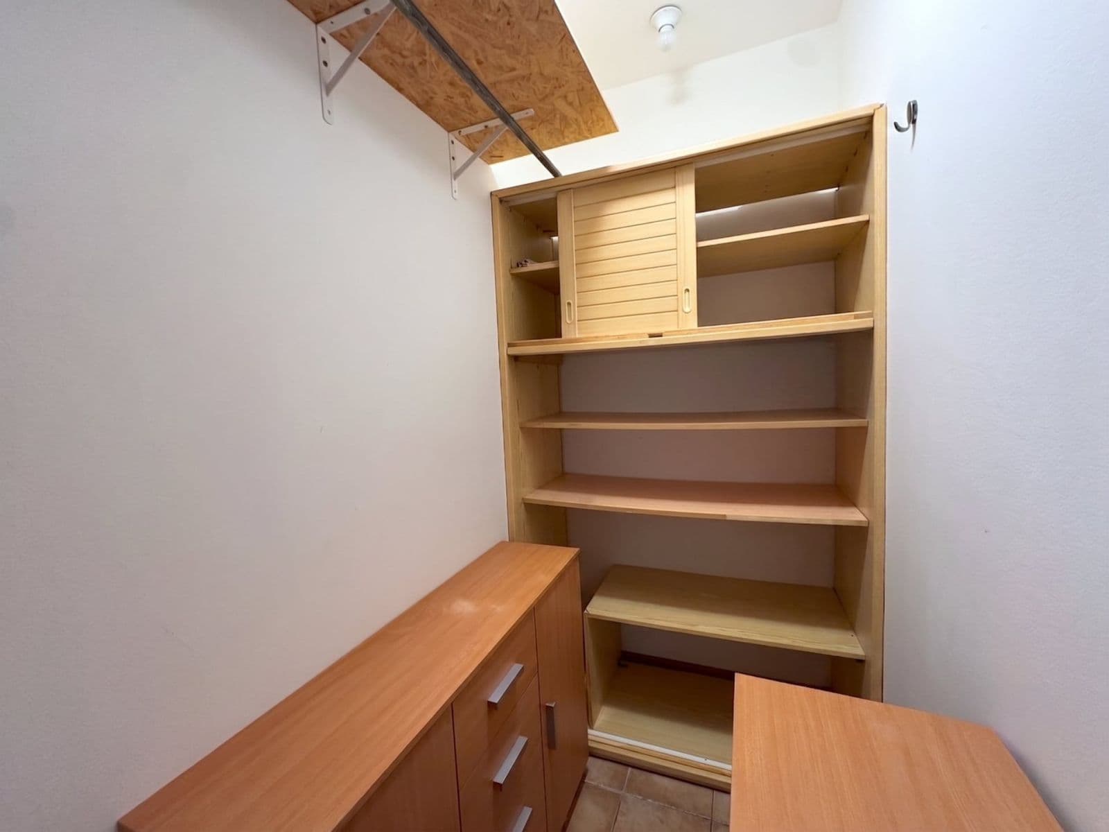 Pronájem bytu 3+kk 84 m², Lomená, Zbuzany, Středočeský kraj Pronájem bytu 3+kk 84 m², Lomená, Zbuzany, Středočeský kraj